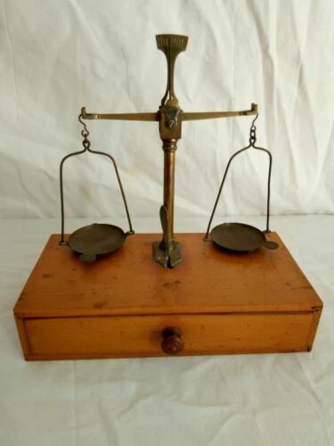 Instruments de mesure de collection balances, trébuchets en bois