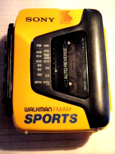 Vintage Sony Sports FM/AM Radio Cassette Walkman WM-AF59 Headphones Tested Works