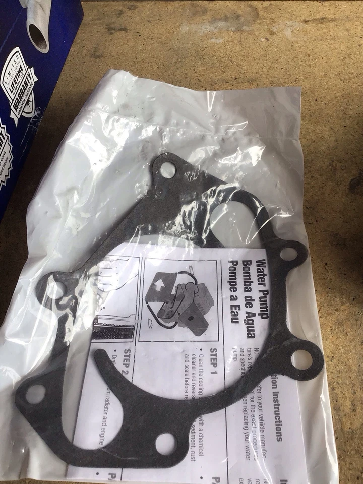 Nueva bomba de agua CARQUEST T4198 para Nissan Pathfinder Armada Titan Infiniti QX56 Foto 4 de 4