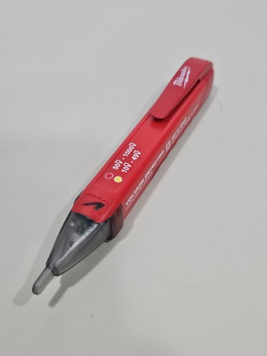 Milwaukee 2208-20 Work Light Voltage Detector Tested Works Good 