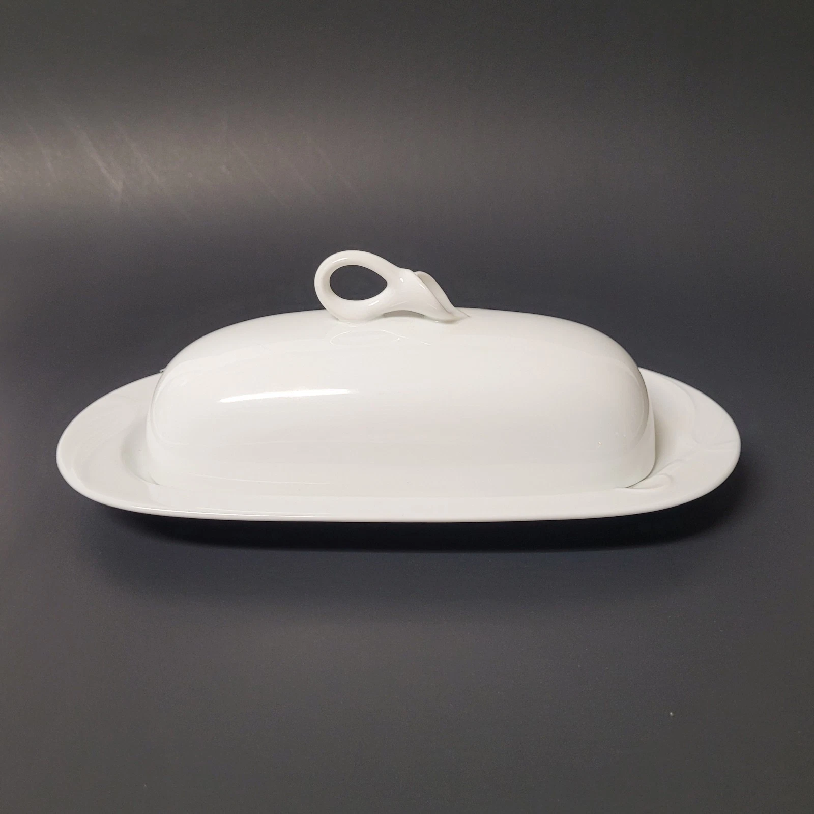 Mikasa CLASSIC FLAIR White Covered Butter Dish Calla Lily K1991 by Helena Uglow