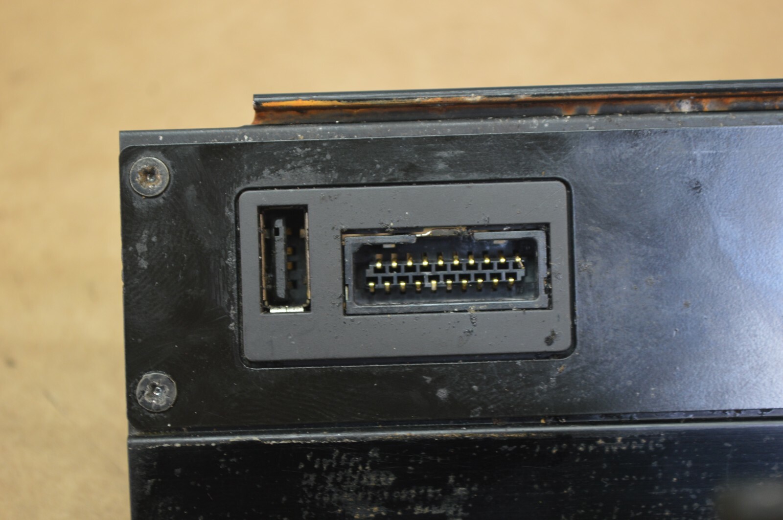 2009 ASTON MARTIN VANTAGE MULTI MEDIA USB ASSEMBLY A2C53278681
