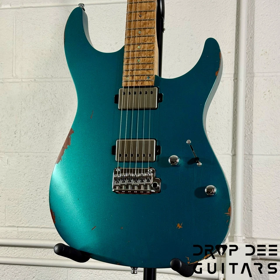 Guitarra Eléctrica Mayones Aquila Aged V24 S 6 con Estuche - Monolito Metálico Neón Foto 3 de 4