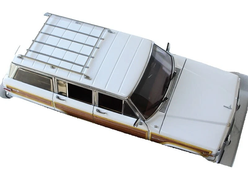 AUTOart Jeep Contemporary Manufacture Diecast Cars, Trucks & Vans