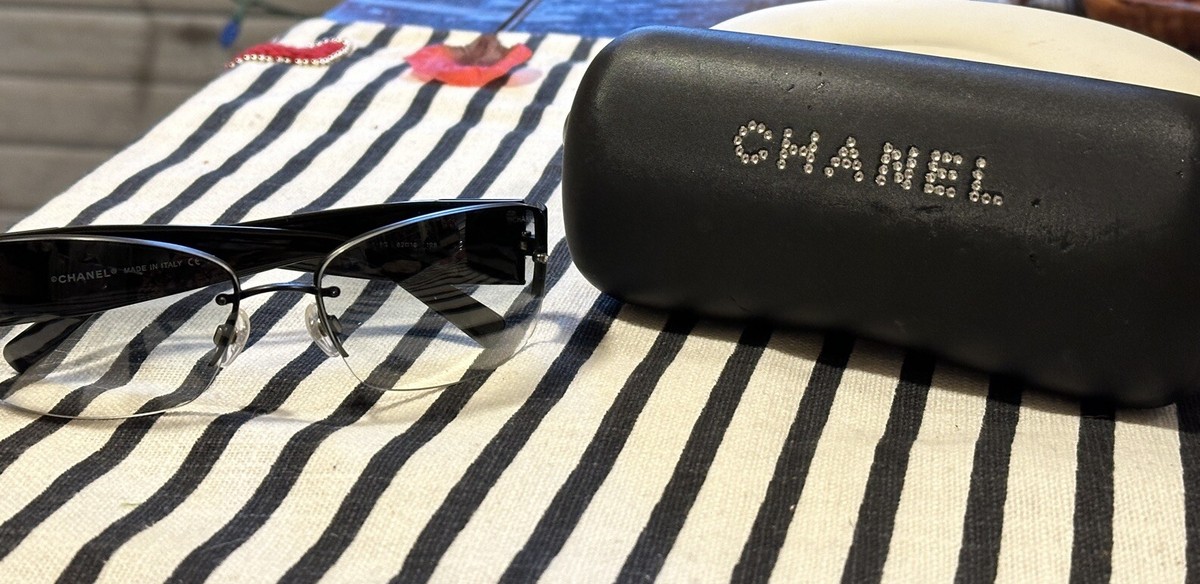 Lightly Used CHANEL two Toned Black Sunglasses with ORIGINAL  display picture 2