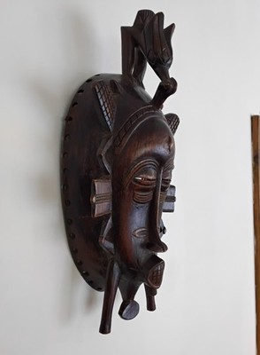 Vintage Senufo Kpelie Maske - handgeschnitzte westafrikanische Holz Gesichtsmaske mit Wappen.