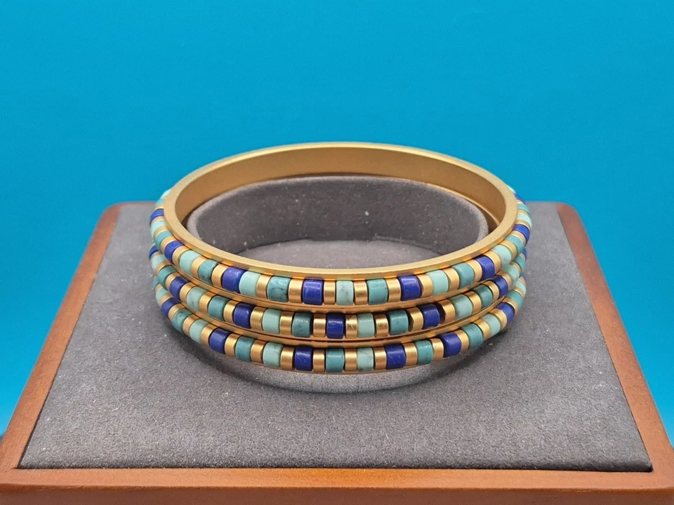 Brazalete Apilable The Met MMA Lapislázuli Turquesa Larimer Piedras Preciosas 3 Brazaletes Foto 4 de 4