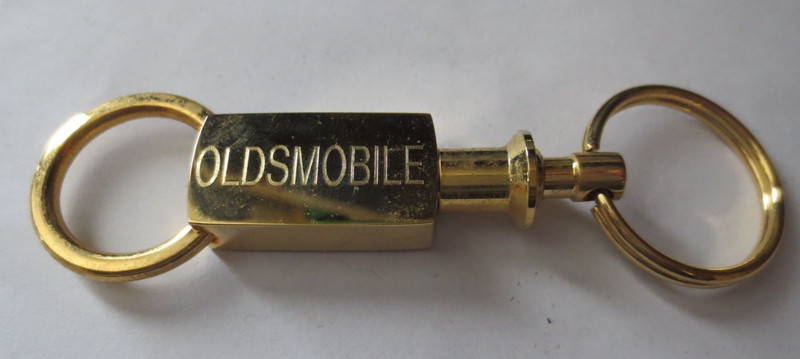 Vintage Gold Oldsmobile Engraved Key Ring Bradburn New in Box
