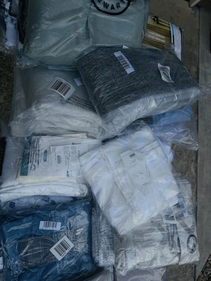 4 Pallets Of Curtains Drapes Blackout Curtains Eyelet Ring Top - Image 2 of 3