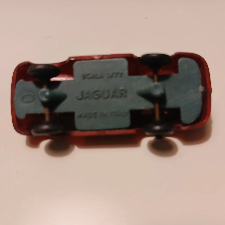 APS pre politoys JAGUAR n.18 rossometall. 1/77 ITALY sist.dep. - Immagine 3 di 3