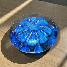 Robert Eickholt Disk Paperweight 1995 Dichroic Iridescent Blue Sea Urchin Form