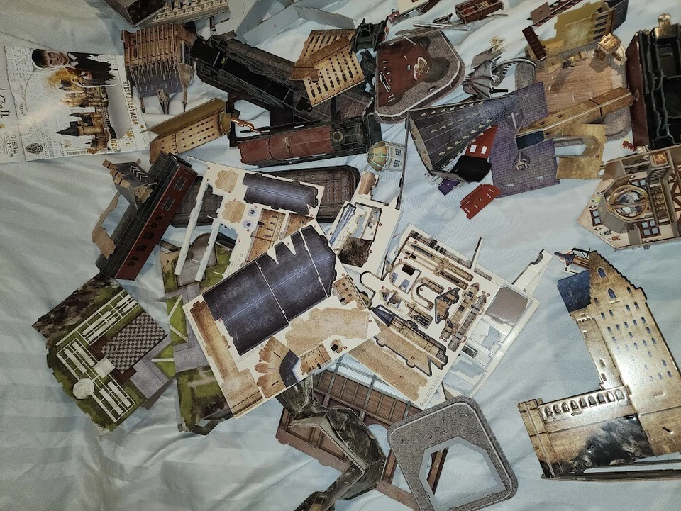 Lot of Cubic of Harry Potter Hogwarts 3D Puzzles (Great condition) - Pre-owned - Image 4 of 4