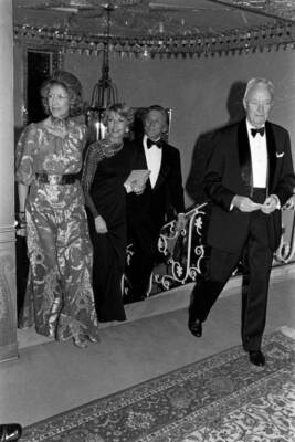 Evangeline Bruce Anne Douglas Kirk Douglas and David K.E. Bru- 1977 Old Photo 1