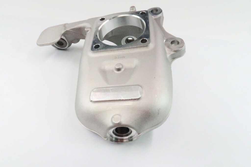 Maserati Quattroporte Granturismo left front suspension spindle knuckle