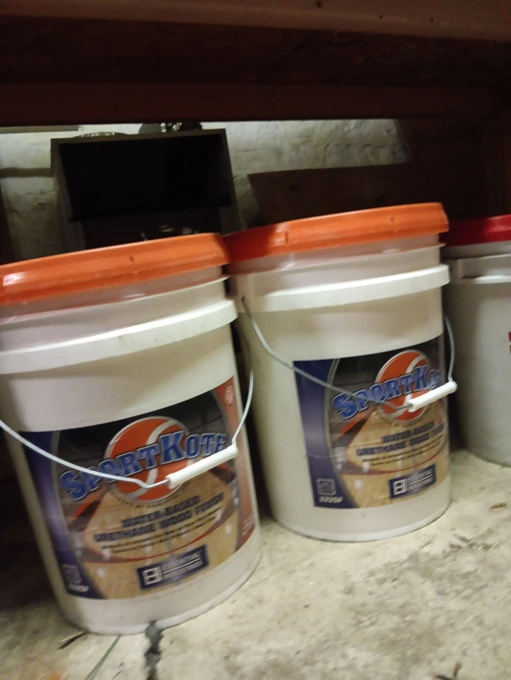 Cubos de uretano de 5 galones Foto 2 de 2