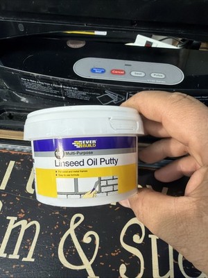 Everbuild 101 Multi-Purpose Linseed Oil Putty 500g  for glazing single glass