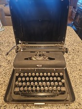 1947  Royal Quiet De Luxe Manual Portable Typewriter w/ Case thumbnail