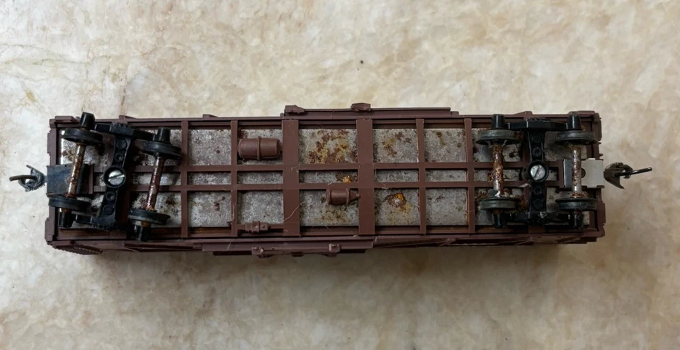 HO Scale Athearn 1772 40' Stock Car Rock Island RI 79609 RTR - Image 4 of 4