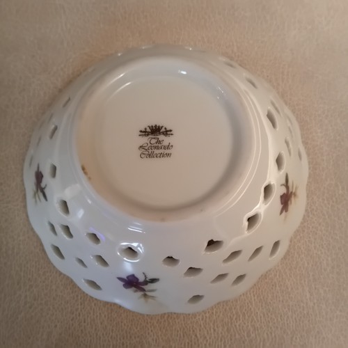 Piatto floreale in porcellana decorata tondo 11 cm collezione Leonardo. Buone condizioni. - Foto 2 di 2