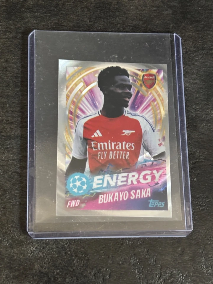 STICKER TOPPS UEFA CHAMPIONS LEAGUE 2024-25 BUKAYO SAKA #525 ENERGY ARSENAL - Photo 1/1