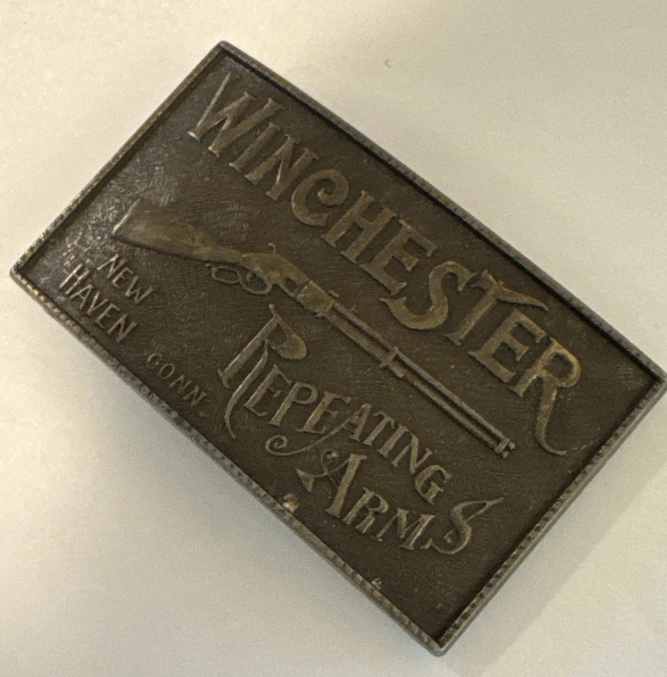 Hebilla de cinturón de latón para rifle Winchester de colección años 70 New Haven Conn. Foto 3 de 4