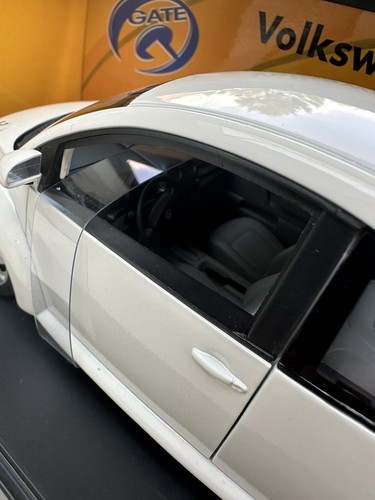 Gate Models (AUTO art) VW BEETLE 1/18 Die Cast Model Car VOLKSWAGEN Rare White - Picture 4 of 19