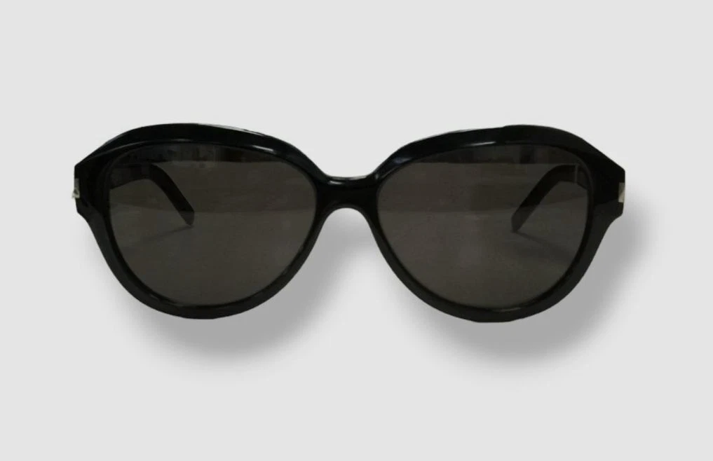 Lunettes de soleil ovales femmes noires Saint Laurent taille 58 15 140