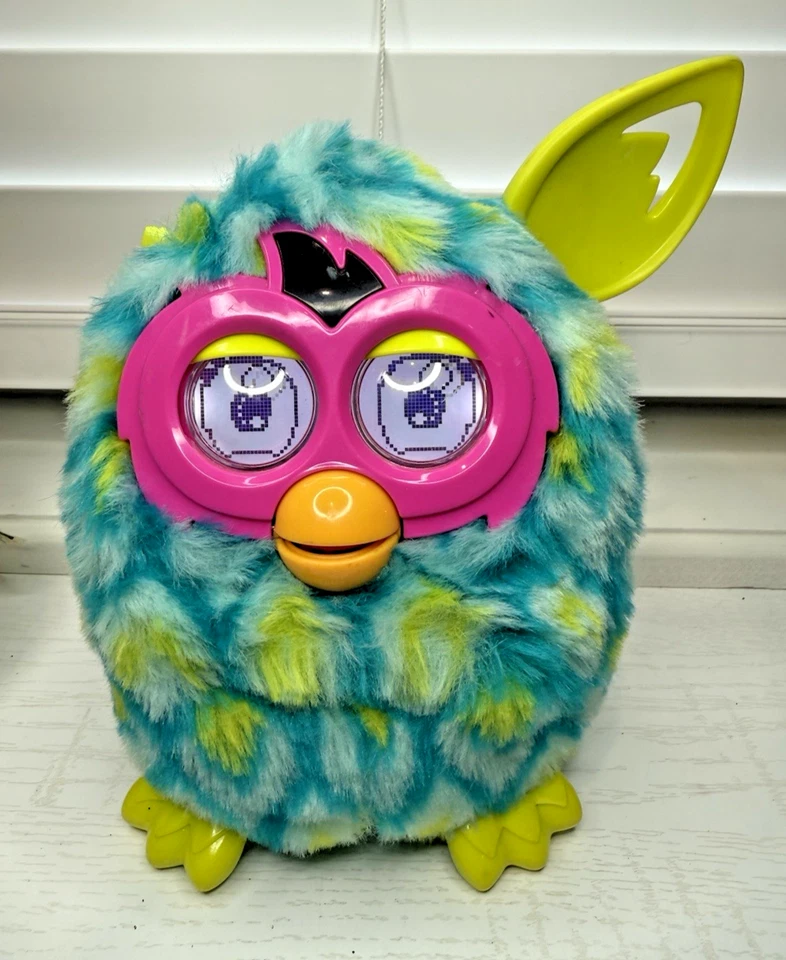 2PC FURBY ACTION FIGURES 2012 PEACOCK & 2005 TAN PINK TIGER ELECTRONICS (R) - Image 4 of 4