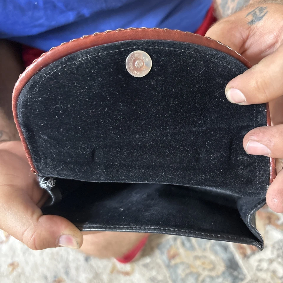 Estuche Rígido Gafas BRIGHTON De Colección Marrón Cocodrilo Cuero Negro Plata Corazón Dije Foto 3 de 3