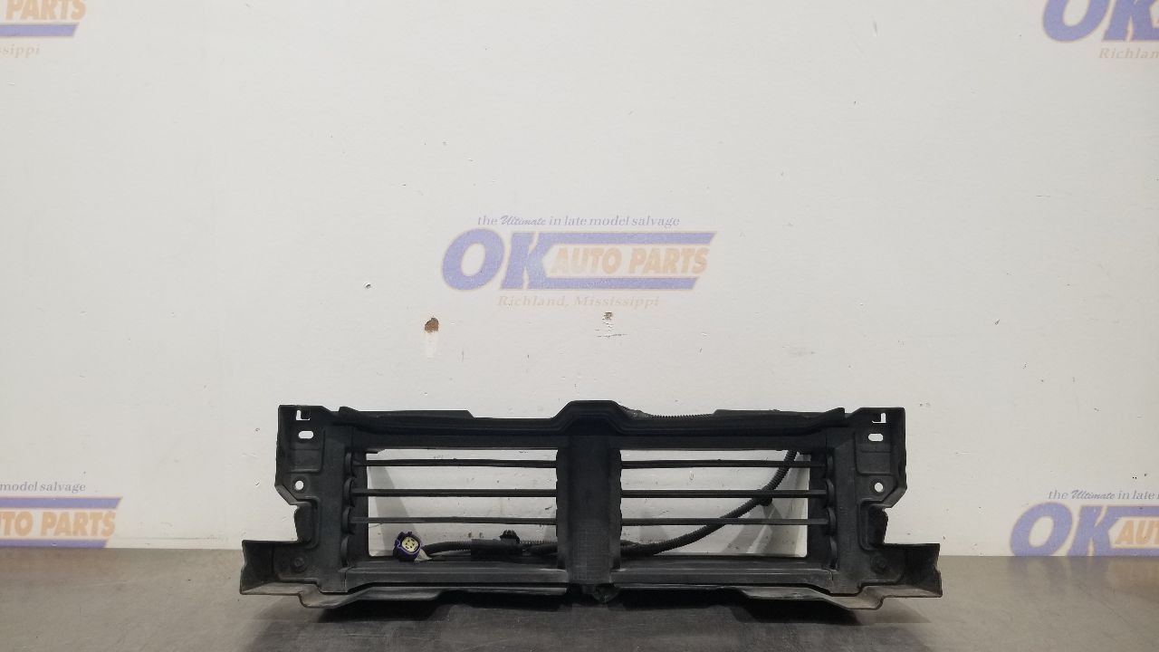 23 GMC SIERRA 2500 LOWER AIR SHUTTER 6.6L DIESEL
