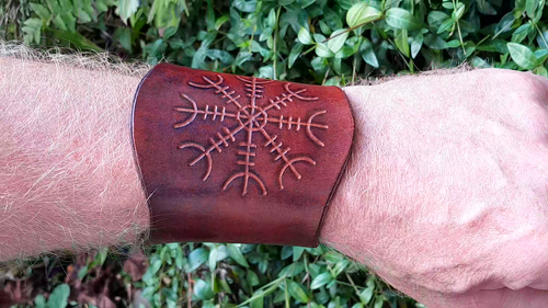 Wikinger Armband Aegishjalmur Leder braun Lederarmband Binderune B9,5cm Krieger - Video 1 of 1