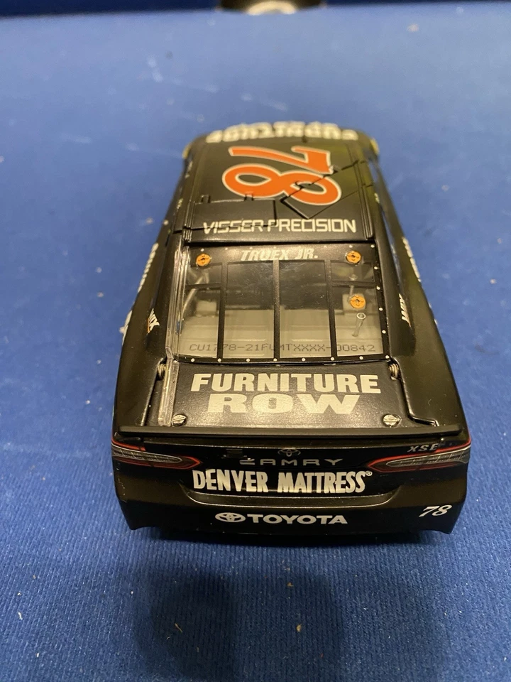 Martin Truex Jr. #78 2017 fila de muebles 1/24 NASCAR diecast sin caja/chips de pintura Foto 4 de 4