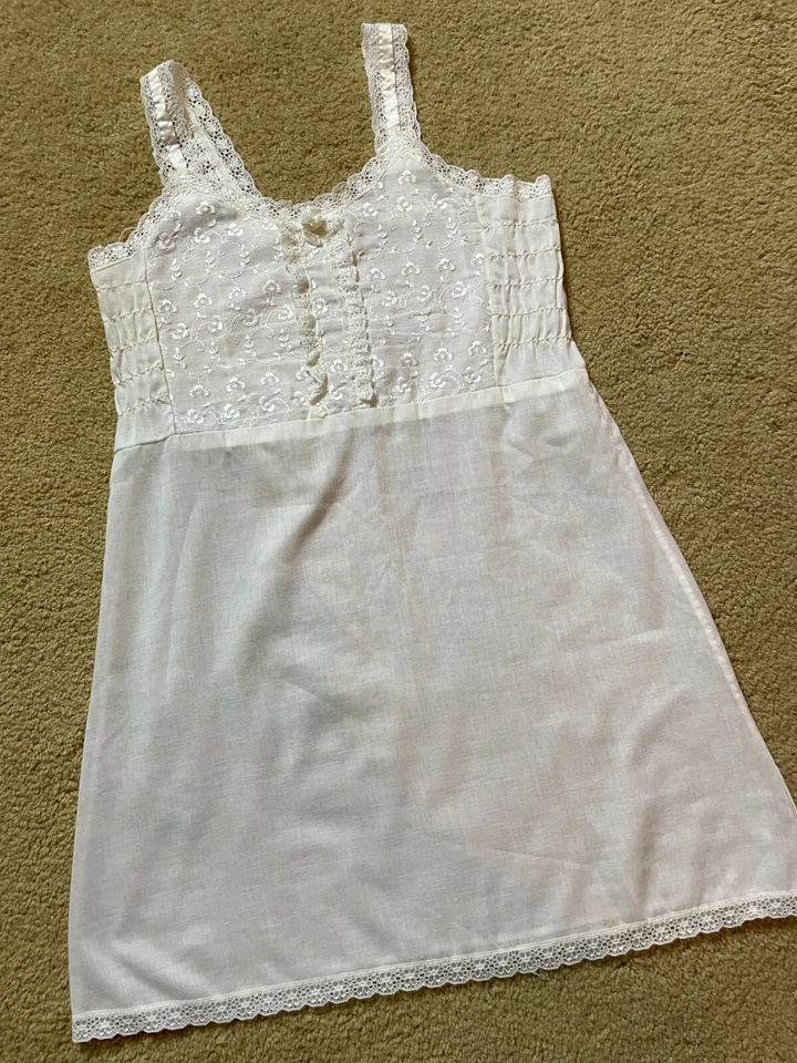 Vestido camisón vintage años 70 80 PIEDRA blanco EE. UU. sin cordones niñas con ojales 8 Foto 2 de 4