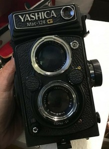 Vintage-Yashica-Mat-124-G-Camera-in-Leather-Case-with-Strap-Medium-Format-TLR