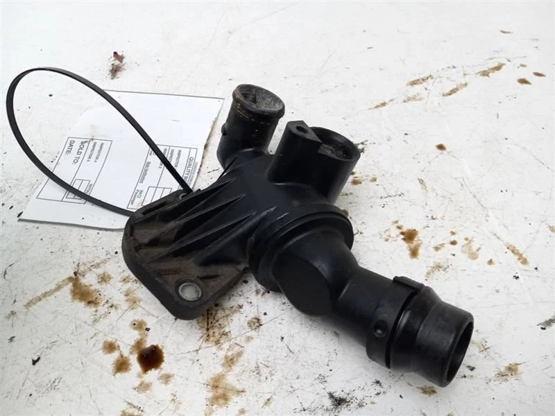 Carcasa termostato Volkswagen Passat 2008 Foto 3 de 4