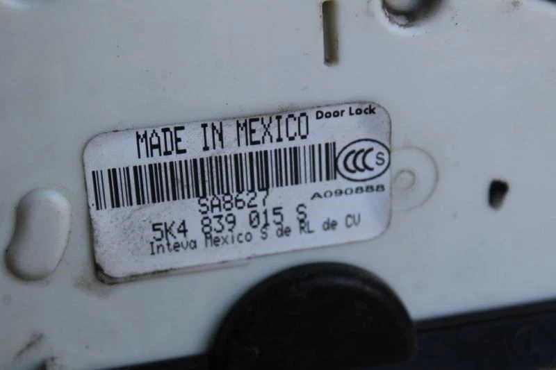 Actuador de bloqueo de pestillo de puerta trasera izquierda Volkswagen Passat 2016 2018 2019 Foto 4 de 4