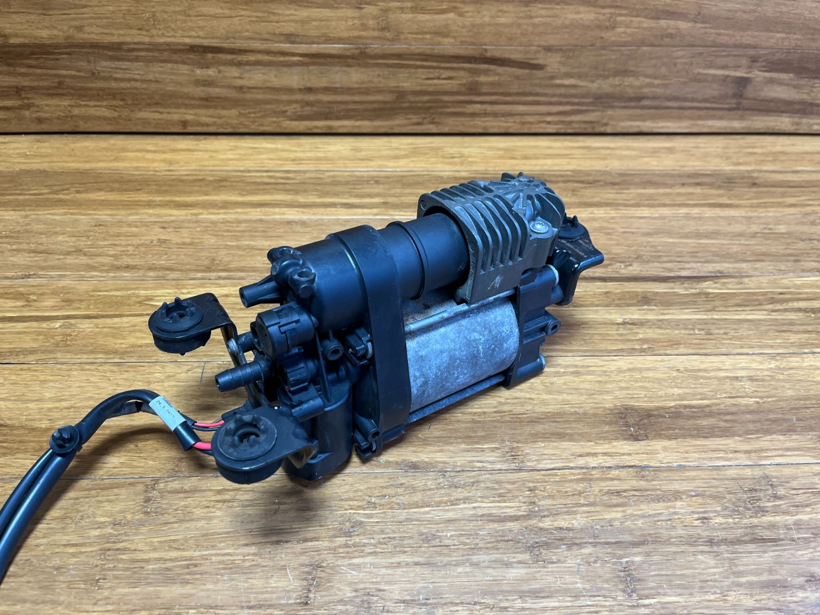2017-2020 Maserati Levante M161 Airmatic Air Suspension Compressor Pump OEM