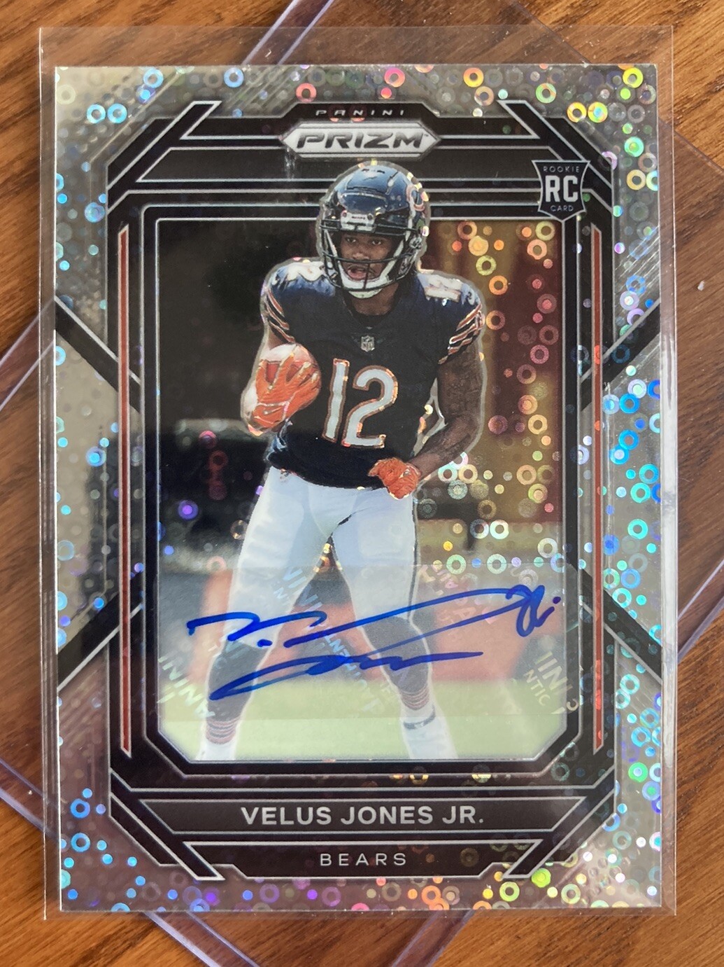 VELUS JONES JR. - RoOkiE AUTO - 2022 Prizm #332 - DISCO AUTO - CHI Bears -