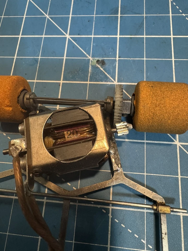 1/24 wing slot car Unknown Chassis With Koford Group-20 Motor - Image 3 of 4