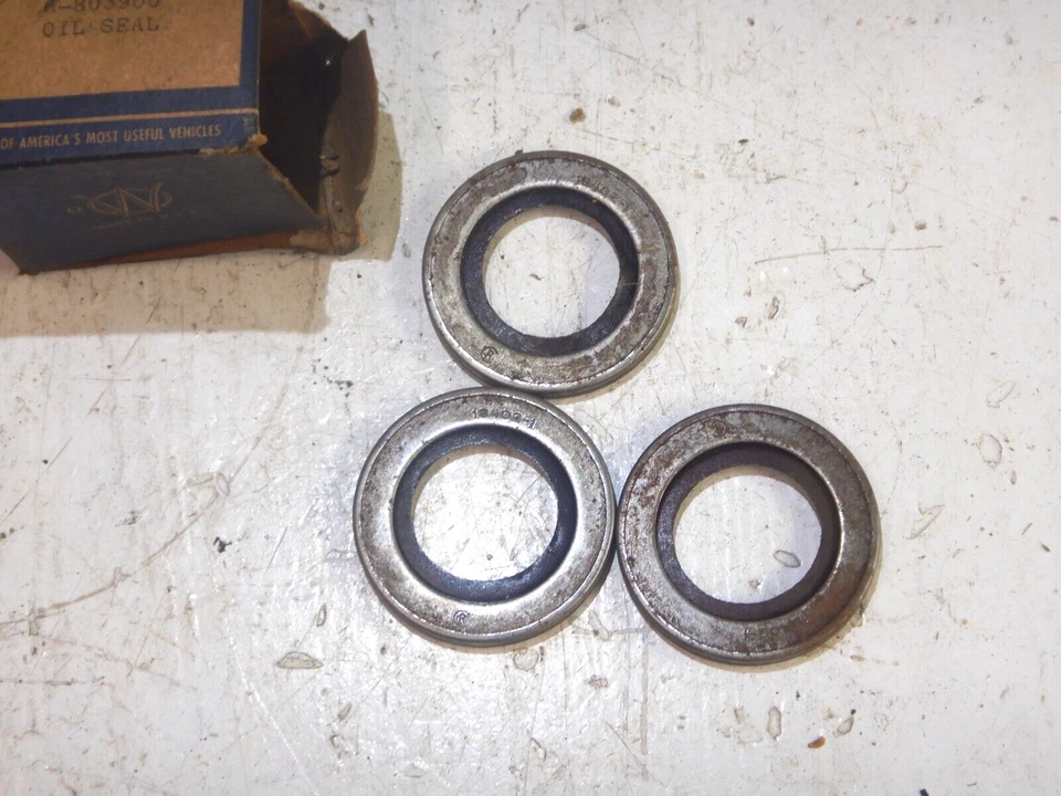 吉普 Willys DJ3A DJ5 DJ6 NOS 原始设备制造商 Dana 23 轴托架油封 803900 免运费 — 第 2/4 张图片