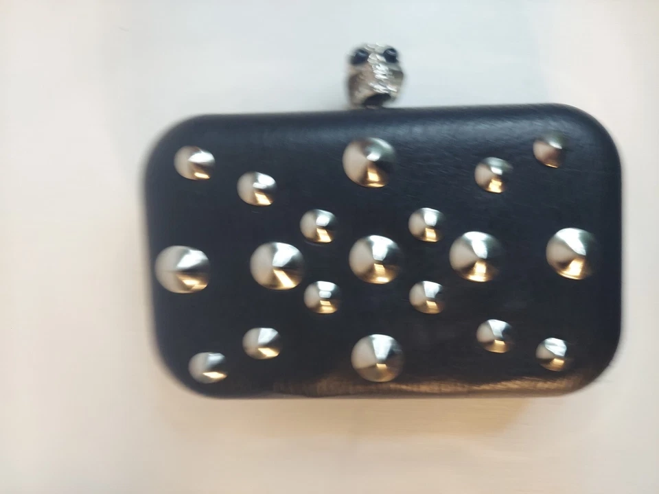 Espeluznante Plata Tachuelas Calavera Clutch Cadena Monedero Bolso Negro Cadena Correa Foto 4 de 4