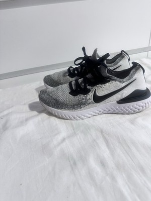 Nike Epic React Flyknit / Laufschuhe Sneaker UK 8 / EU (Ref D)