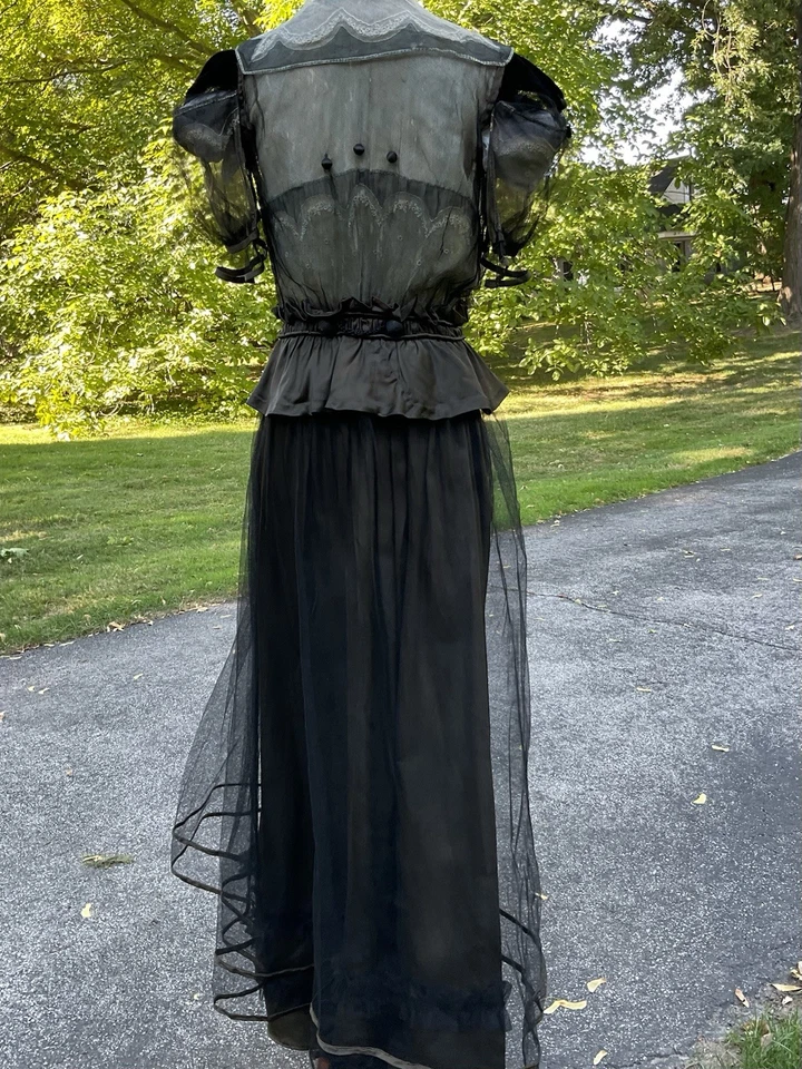 VINTAGE 1910s EDWARDIAN FORMAL GOWN. SATIN , LACE , TOOLE. TITANIC ERA .  AS IS - Image 4 of 4