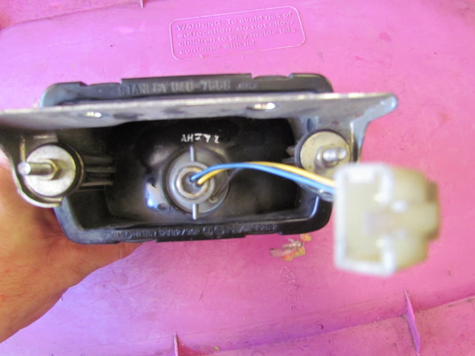 Luz trasera radian Yamaha YX600 YX 600 SC/TC/UC 1986-88 con soporte Foto 3 de 3