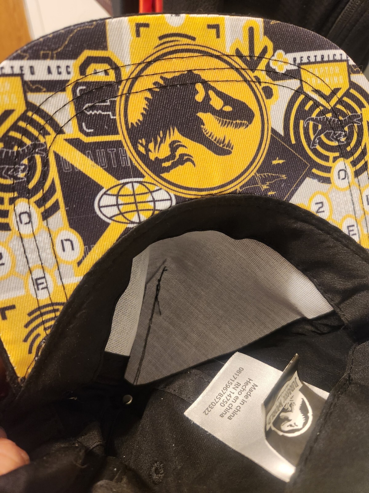 Jurassic World  Unauthorized Universal Studios Sn… - image 3