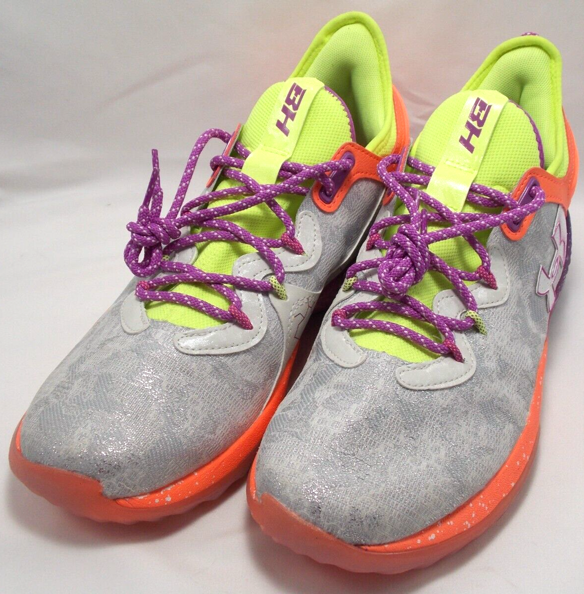 Under Armour Harper 8 TF PE White Clay Mega Magenta Mens