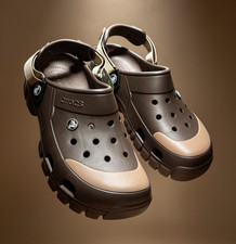 Crocs Men’s UK 9 Slip-On Rubber Clog Sandals Brown/Beige Logo