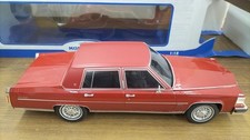 1/18 MODELCAR GROUP Fleetwood Brougham Cadillac Collectables 17+