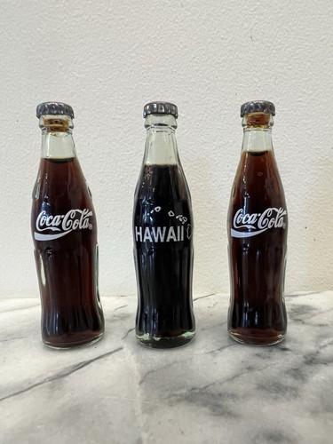 Rare Lot Publicitaire de 12 bouteilles (dont 3 doubles) en verre Miniatures COCA COLA International / langues : Coréen, Thaï, Hébreu, Anglais