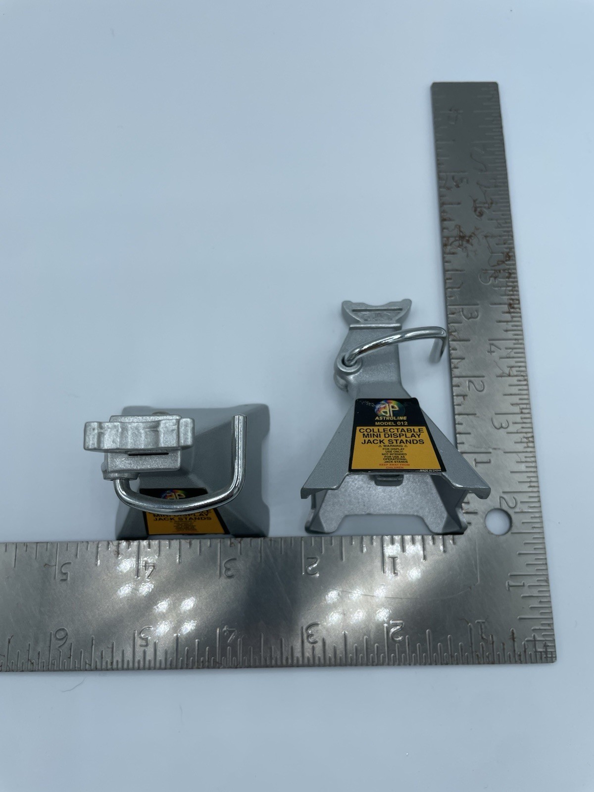 Jack Stands Mini Display Collectable Astroline Model 012 Miniature Set Of 2 Box